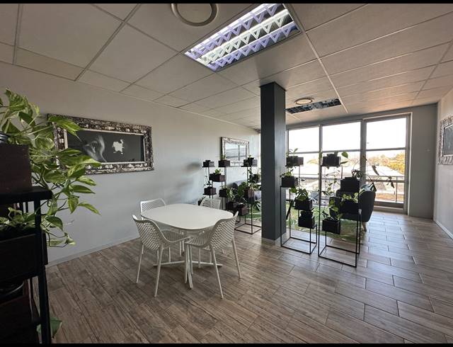 90.70M² CO-WORKING SPACE TO LET IN DIE HOEWES